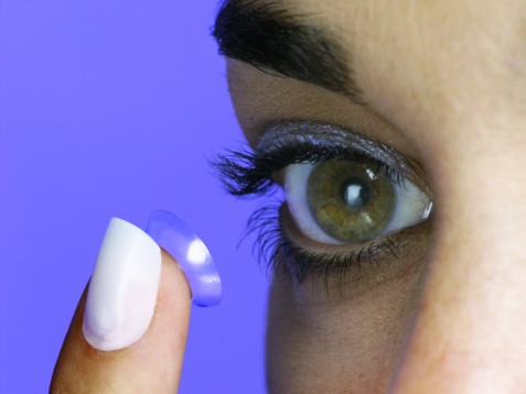 Woman_Inserting_a_Contact_Lens.jpg